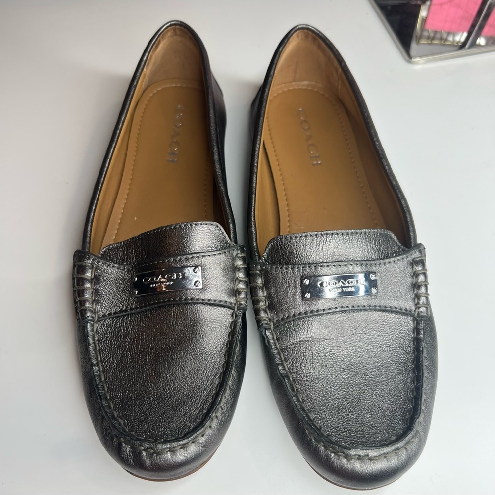 Coach Silver Flats Sleek Design - Picture 2 of 8